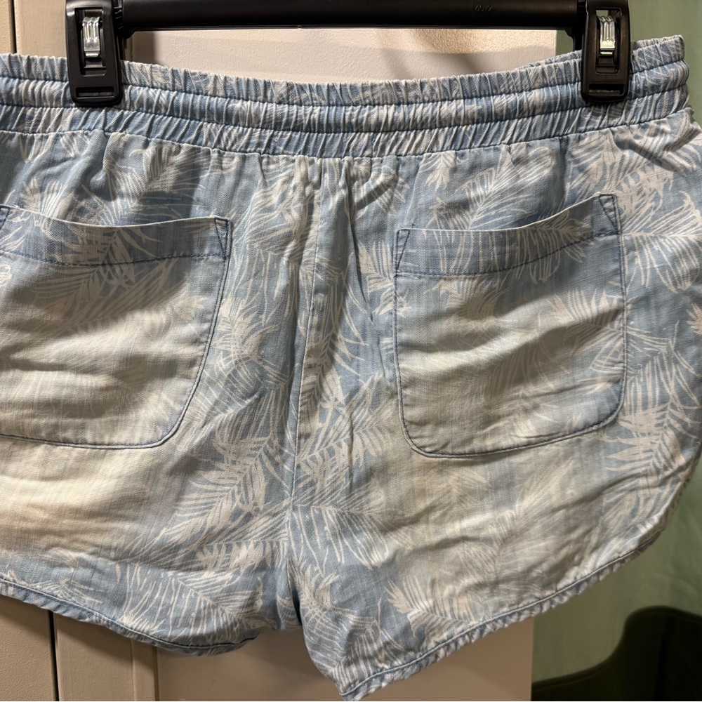 Bella Dahl Tencel Light Blue Leaf Print Shorts